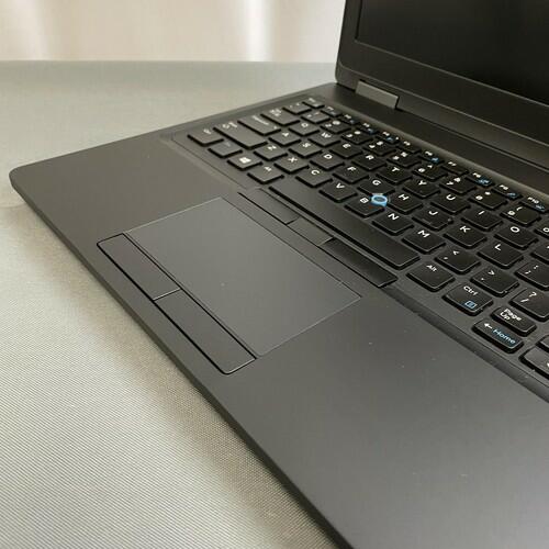 Dell Latitude 5590 15.6 in FHD, Core i5-8250U, 8 GB, 256GB NVMe, W11P | Very Good