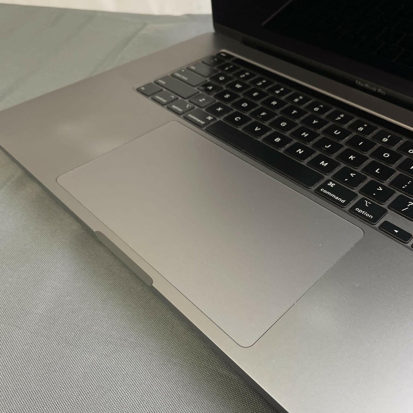 Apple MacBook Pro 2019 16 in, Core i7, 16 GB RAM, 512GB NVMe, A2141 | Grade: B