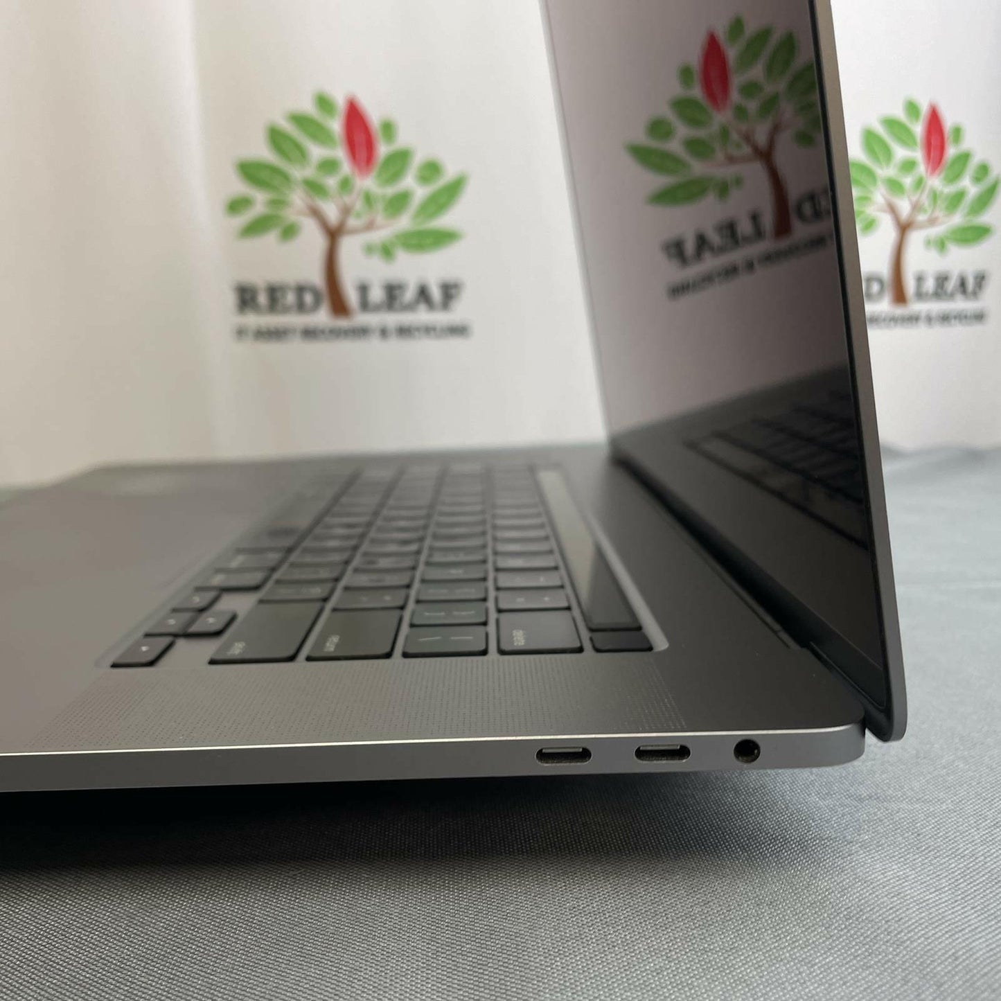 Apple MacBook Pro 2019 16 in, Core i7, 16 GB RAM, 512GB NVMe, A2141 | Grade: B