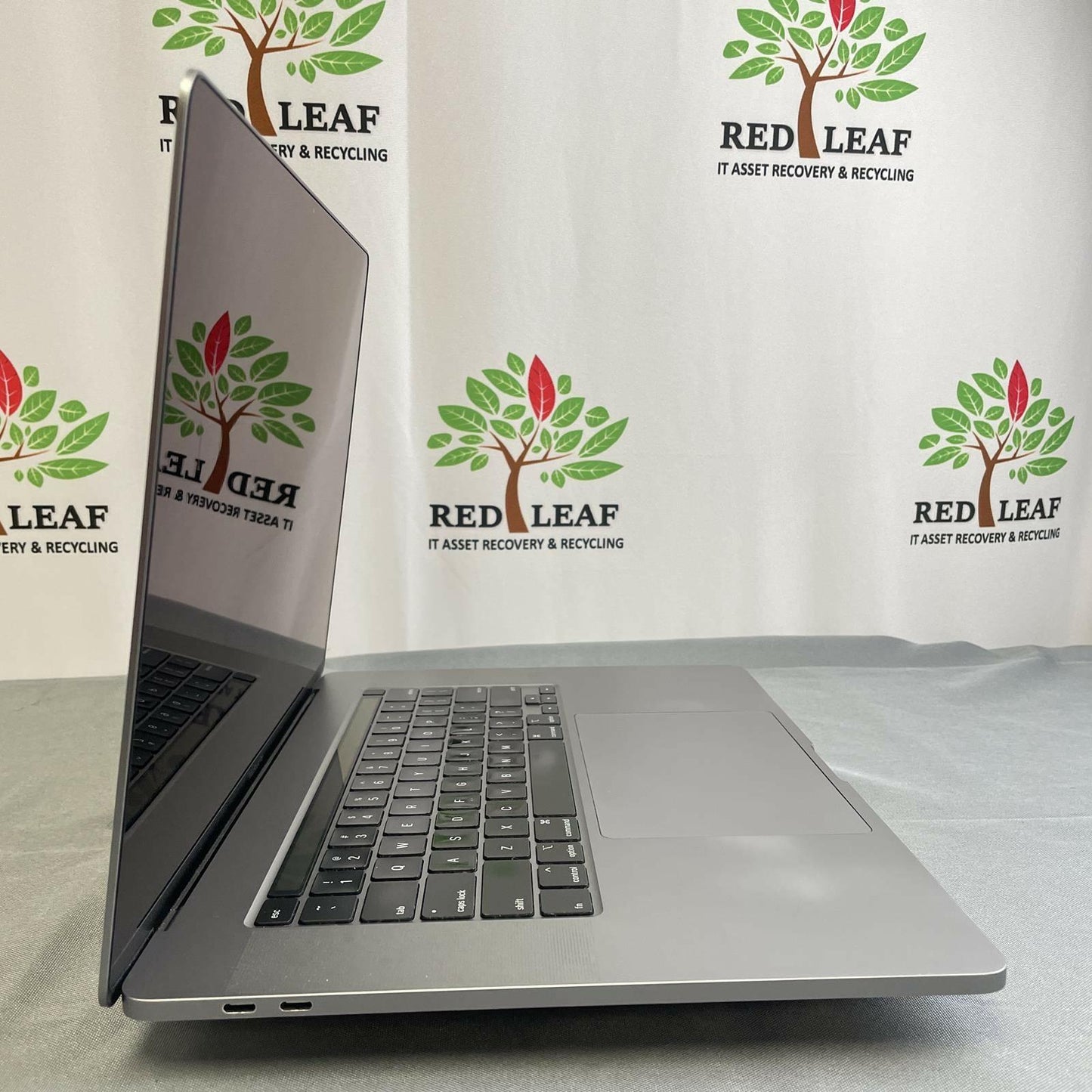 Apple MacBook Pro 2019 16 in, Core i7, 16 GB RAM, 512GB NVMe, A2141 | Grade: B