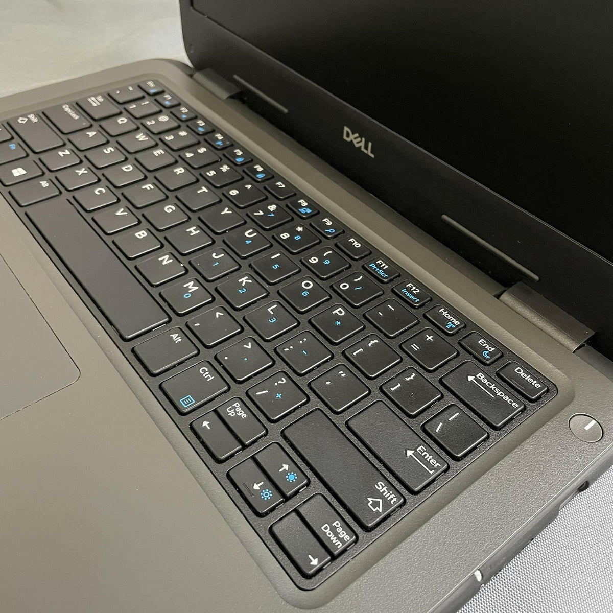 Dell Latitude 3310 13.3 in, Core i5-8265U, 8GB, 256GB NVMe, Win 11 Pro | Grade B