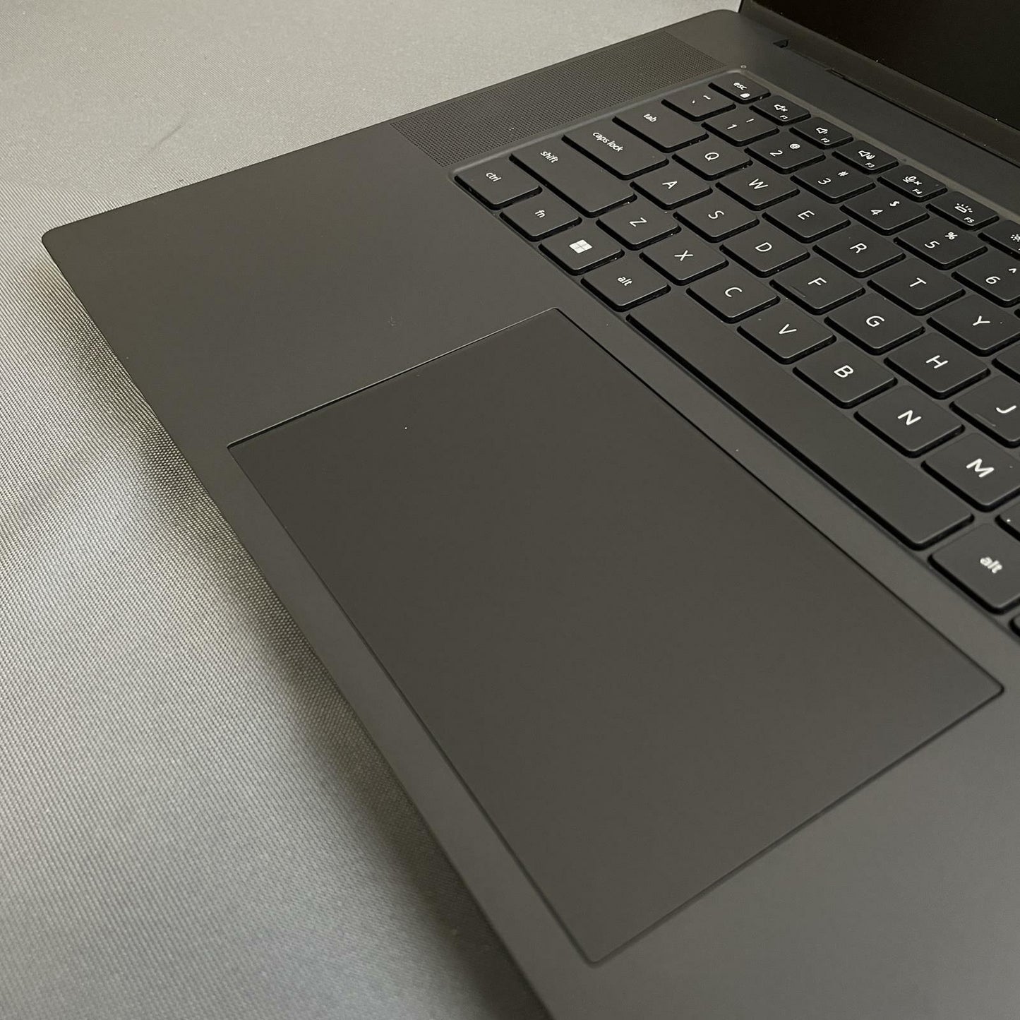 DELL Precision 5680 16 in, Core i7-13700H, 32 GB, 512GB NVMe, WIn 11 | Grade B