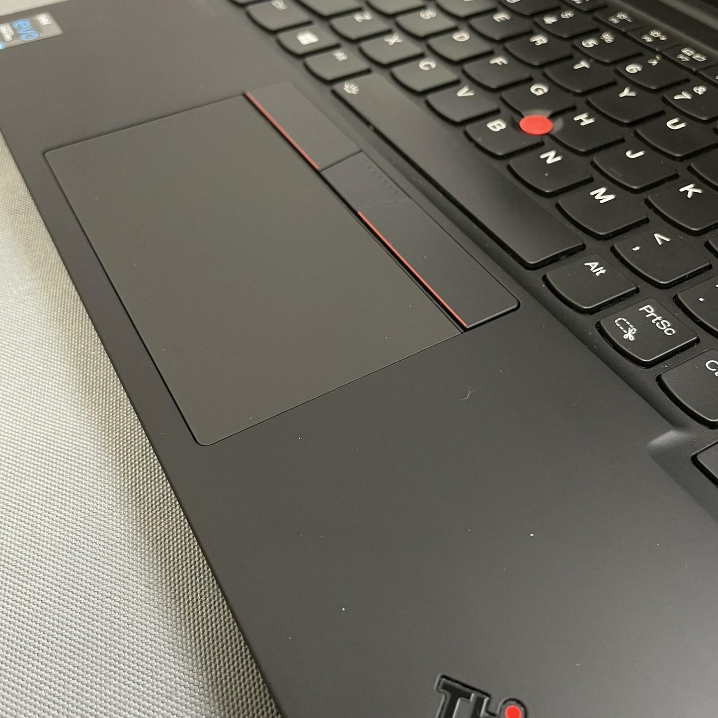 Lenovo ThinkPad X1 Carbon Gen 9, Core i7-1185G7 16GB 512GB NVMe, Windows 11 Pro