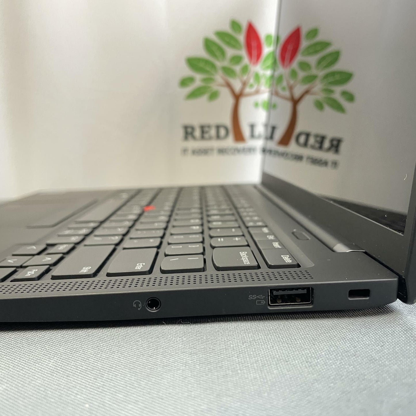 Lenovo ThinkPad X1 Carbon Gen 9 14" 4K, Core i7-1185G7, 16GB, 512GB NVMe, Win 11